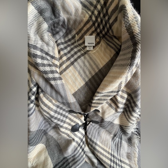 Sonoma Women's Poncho, Cream, Gray & Black Plaid w/Two Toggle Front Closure; OS - Picture 3 of 10